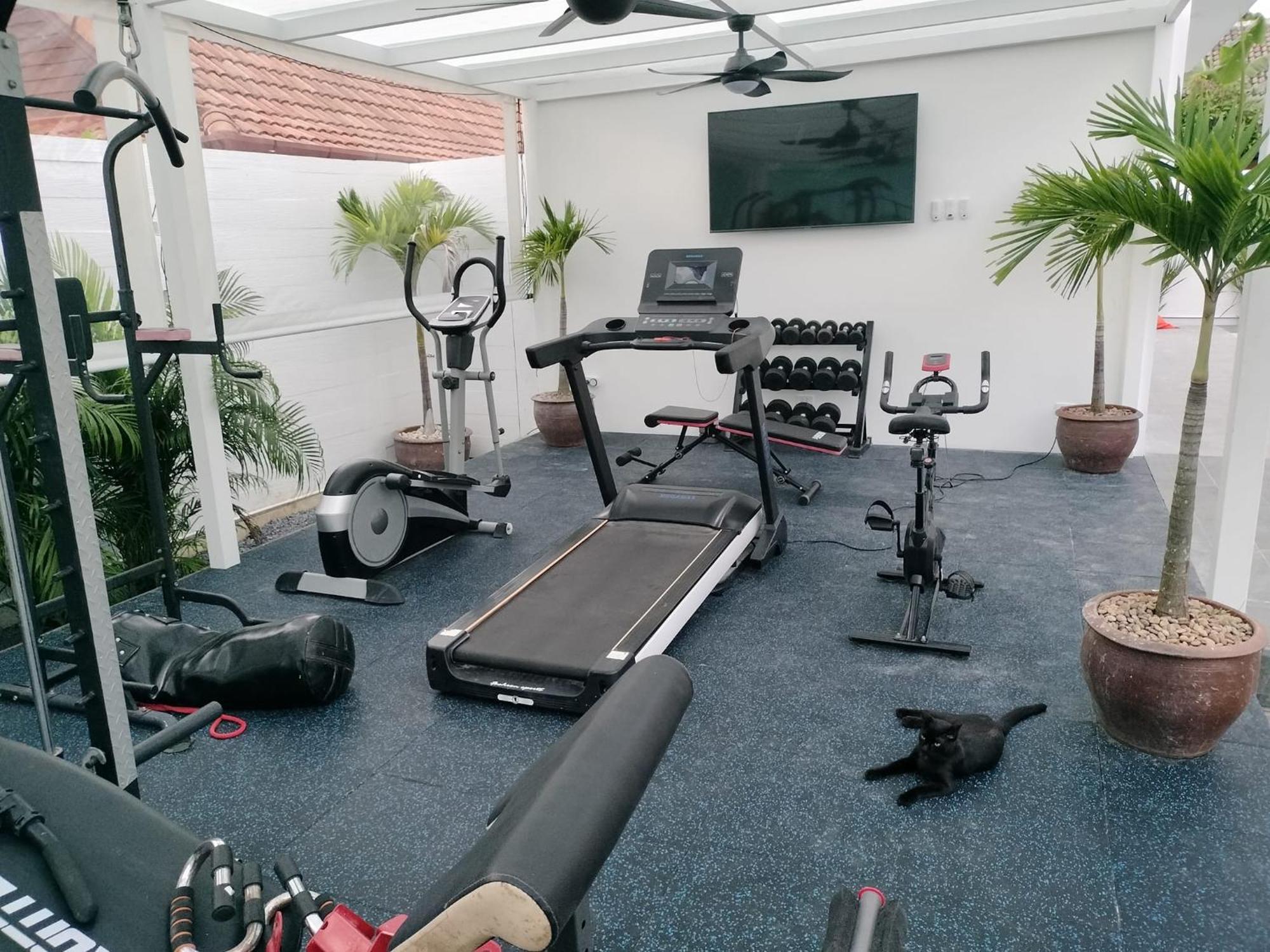 Beautiful Private 3 Bedroom With Pool And Gym *
