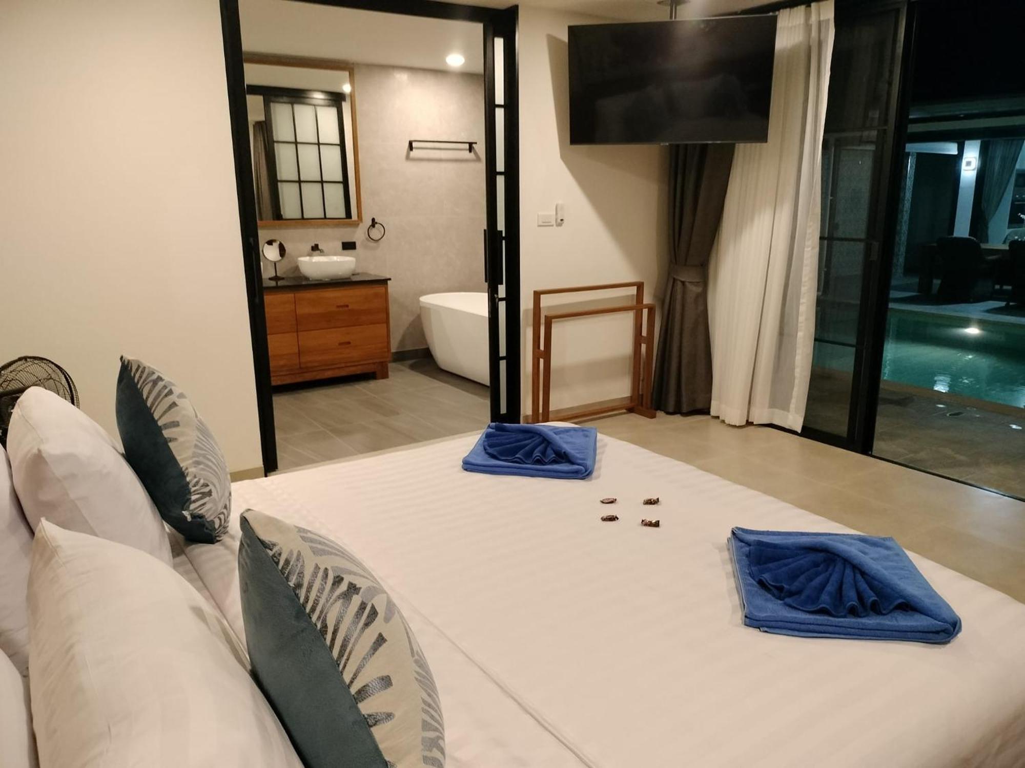 Beautiful Private 3 Bedroom With Pool And Gym Rawai