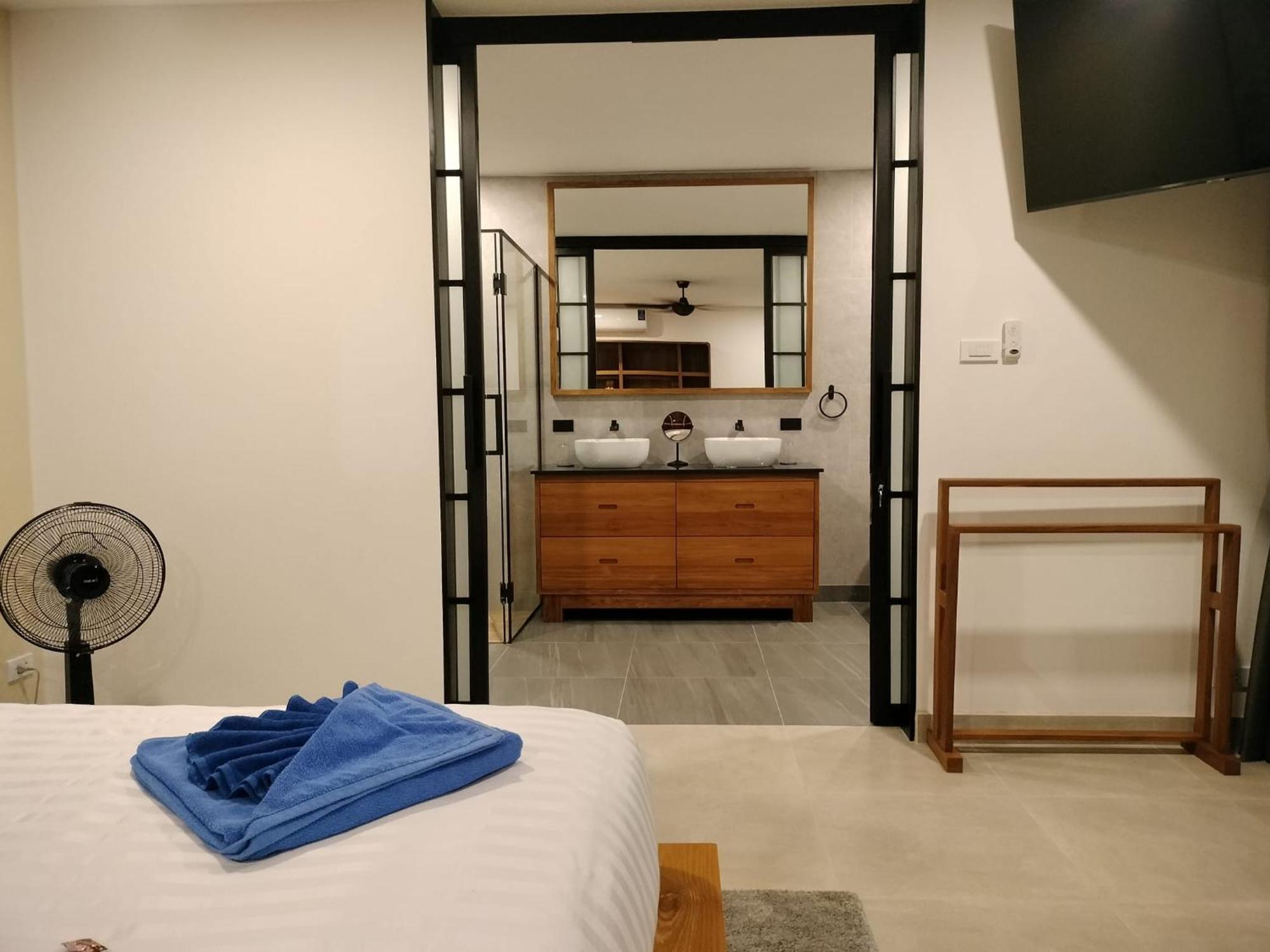 Beautiful Private 3 Bedroom With Pool And Gym Villa